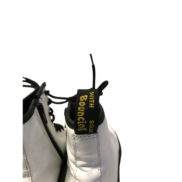 Dr. Martens AW004 Combat Boots White Mens Size 4 Leather Classic 8 Eye Side Zip